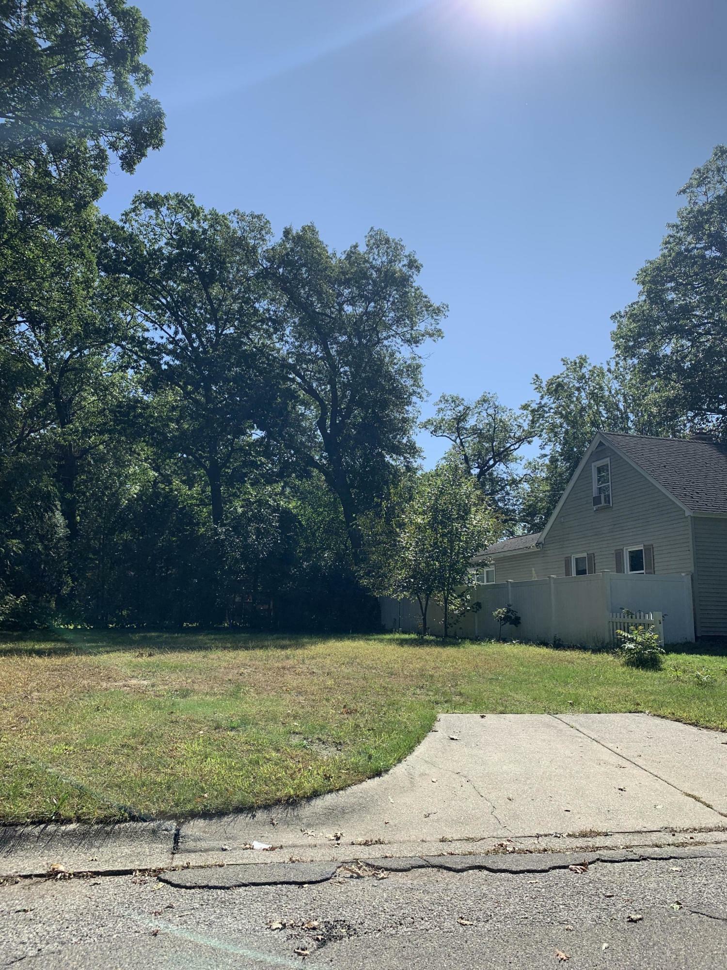 Property Photo:  1749 Winchester Drive  MI 49441 