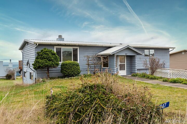 Property Photo:  747  La Fiesta Street  WA 98239 