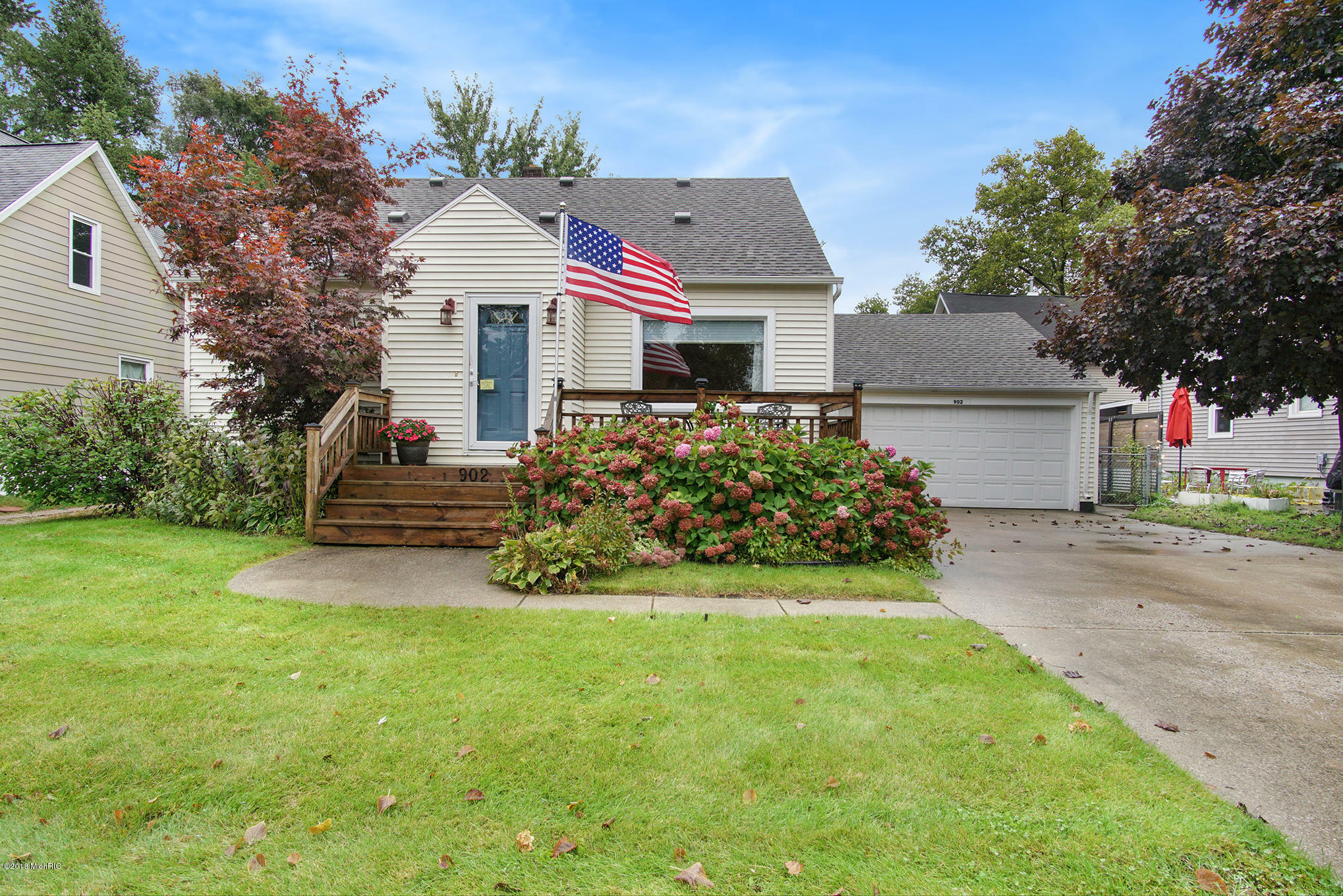 Property Photo: 902 Slayton Avenue MI 49417
