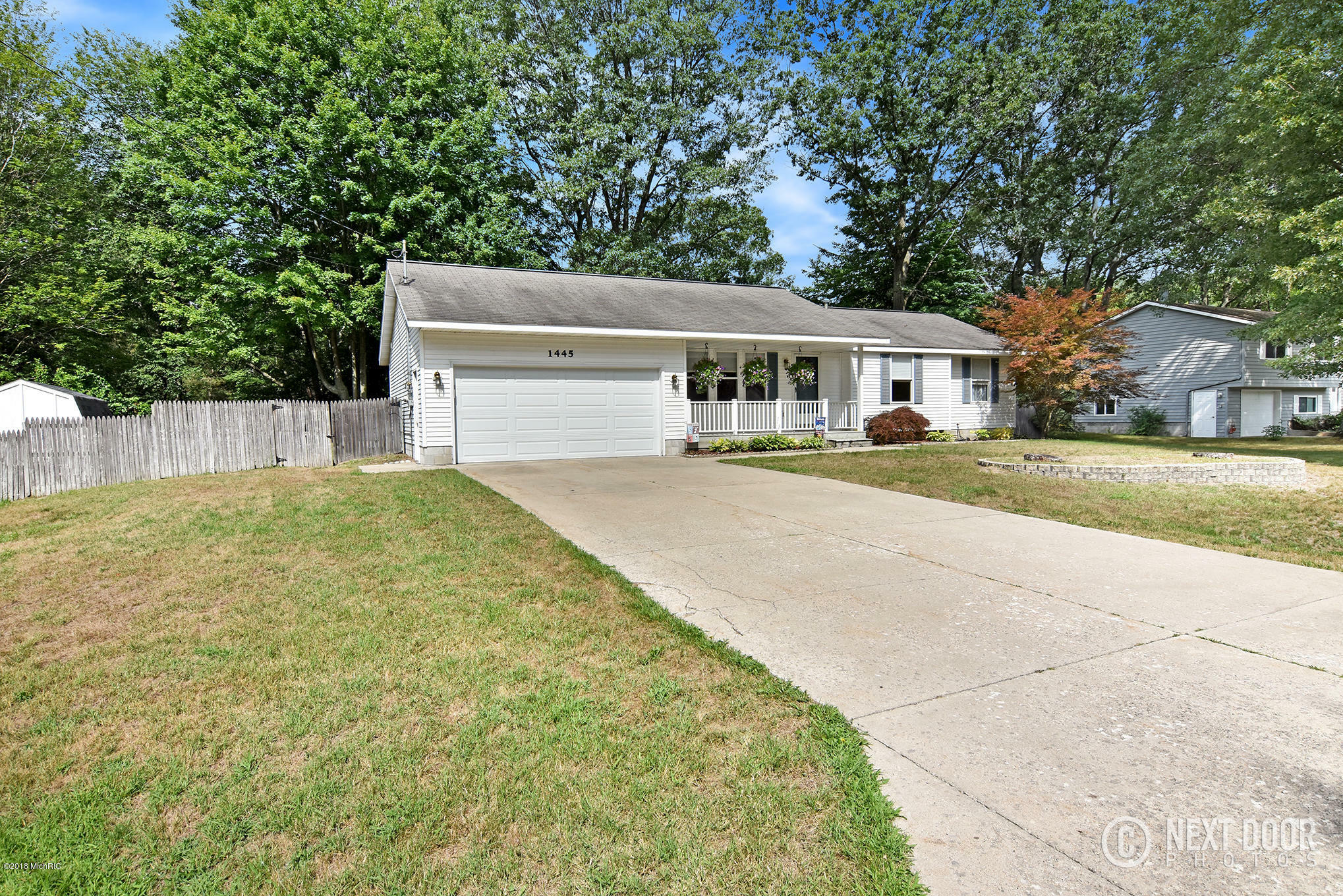 Property Photo:  1445 Maple Ridge Street  MI 49445 