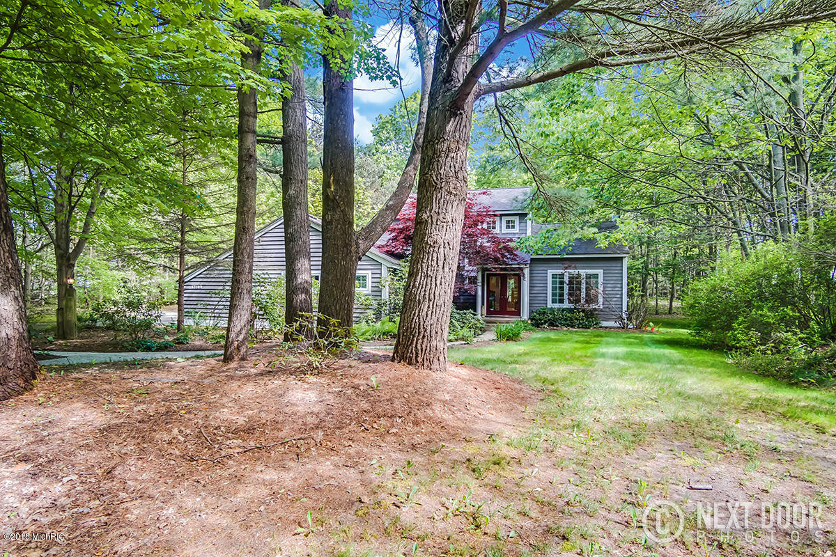 Property Photo: 17185 Whitney Ridge MI 49460
