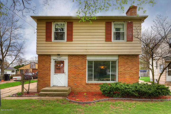 2507 Hague Avenue SW  Grand Rapids MI 49519 photo