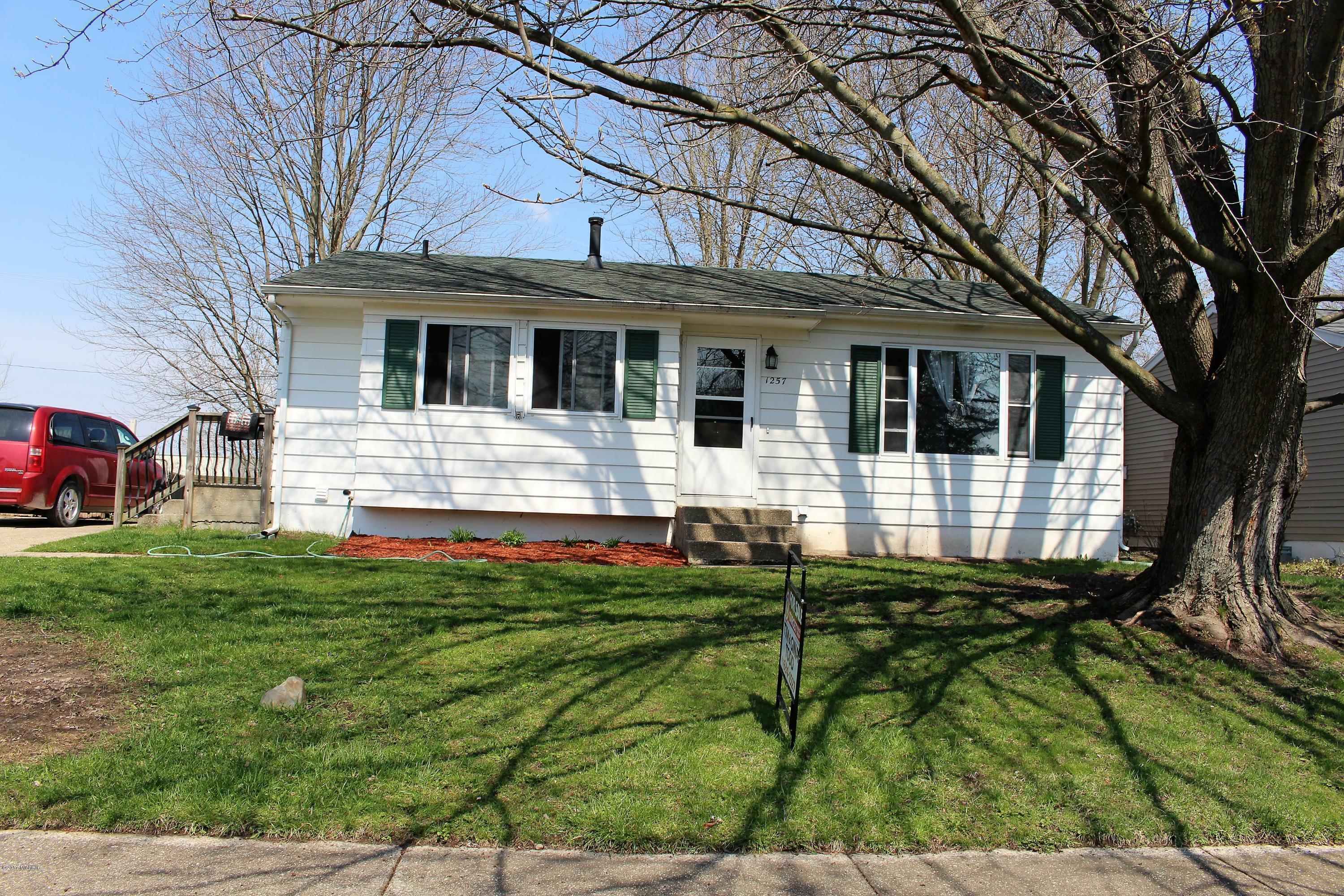 Property Photo:  1257 Jane Ellen Drive  MI 49331 