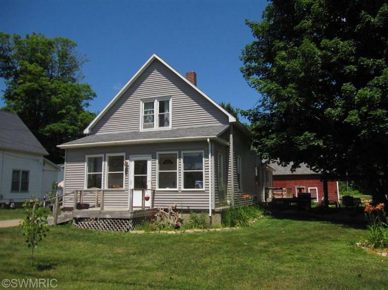 Property Photo:  503 W Oak Street  MI 49412 