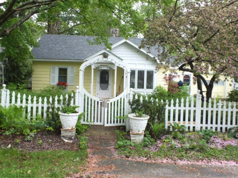 Property Photo:  441 E 1st Street  MI 49449 