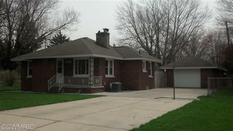 Property Photo:  624 E River Street  MI 49456 