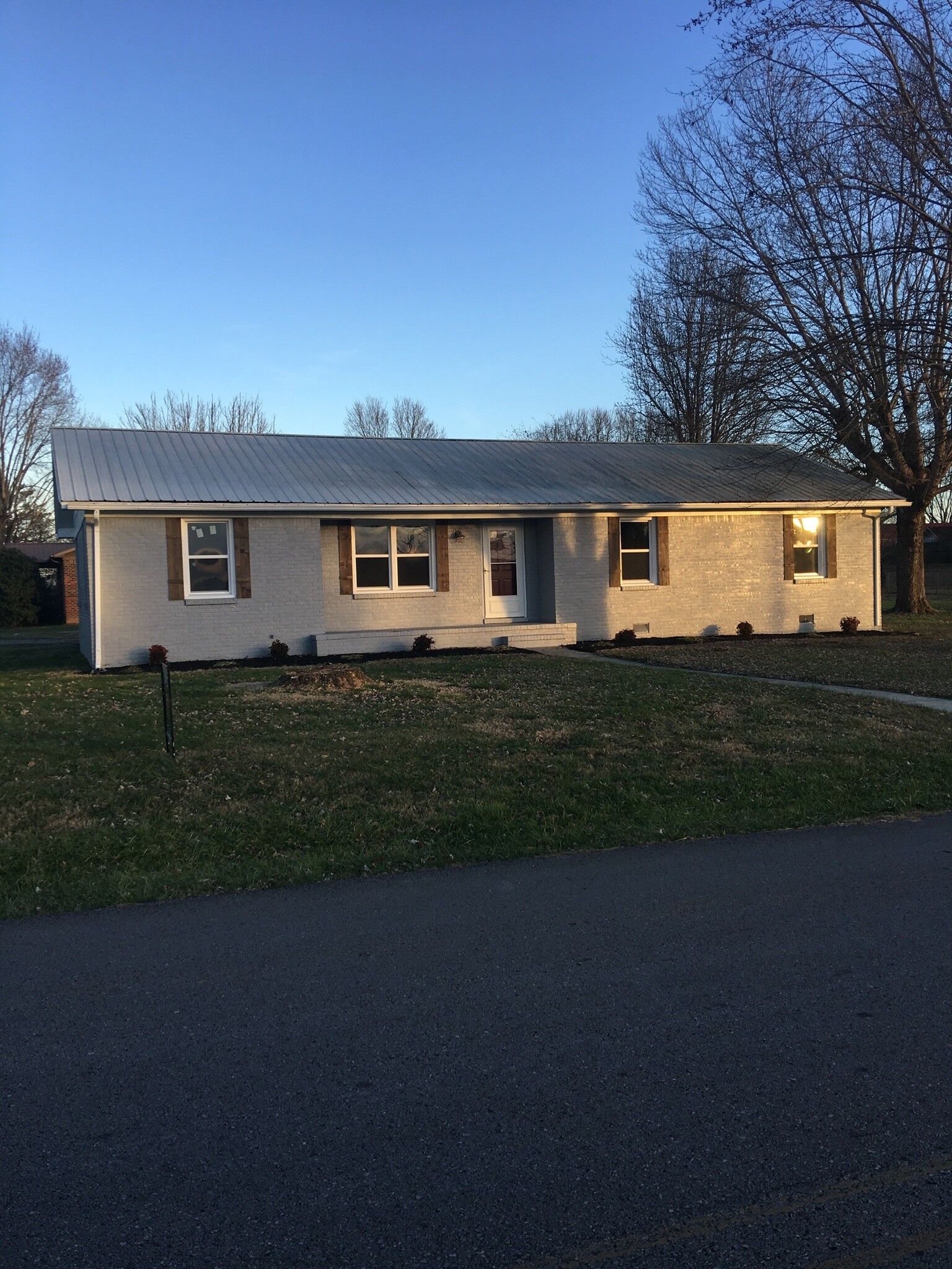 Property Photo: 408 Cascade Ave TN 37110
