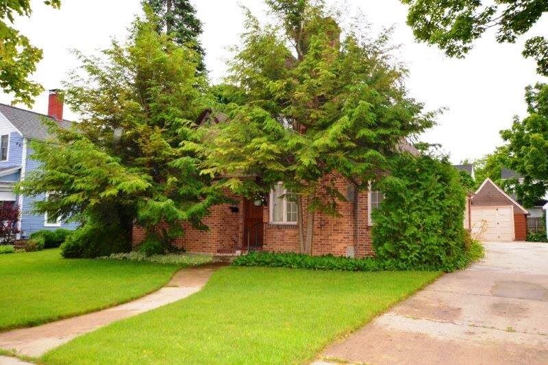 Property Photo:  914 E Lake  MI 49770 