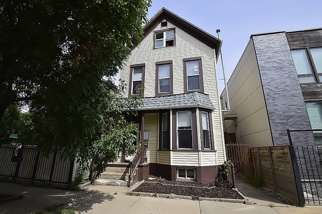 Property Photo:  2952 West Lyndale Street 2  IL 60647 