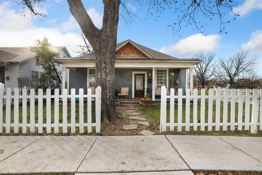 Property Photo:  1600 S Henderson Street  TX 76104 