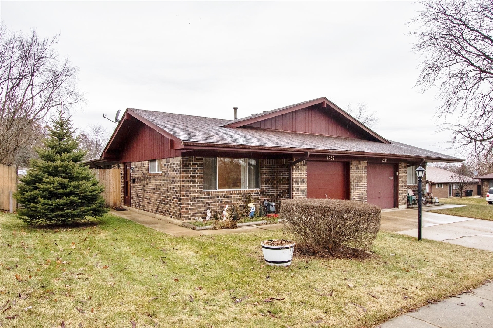 1239 Fulton Drive  Streamwood IL 60107 photo