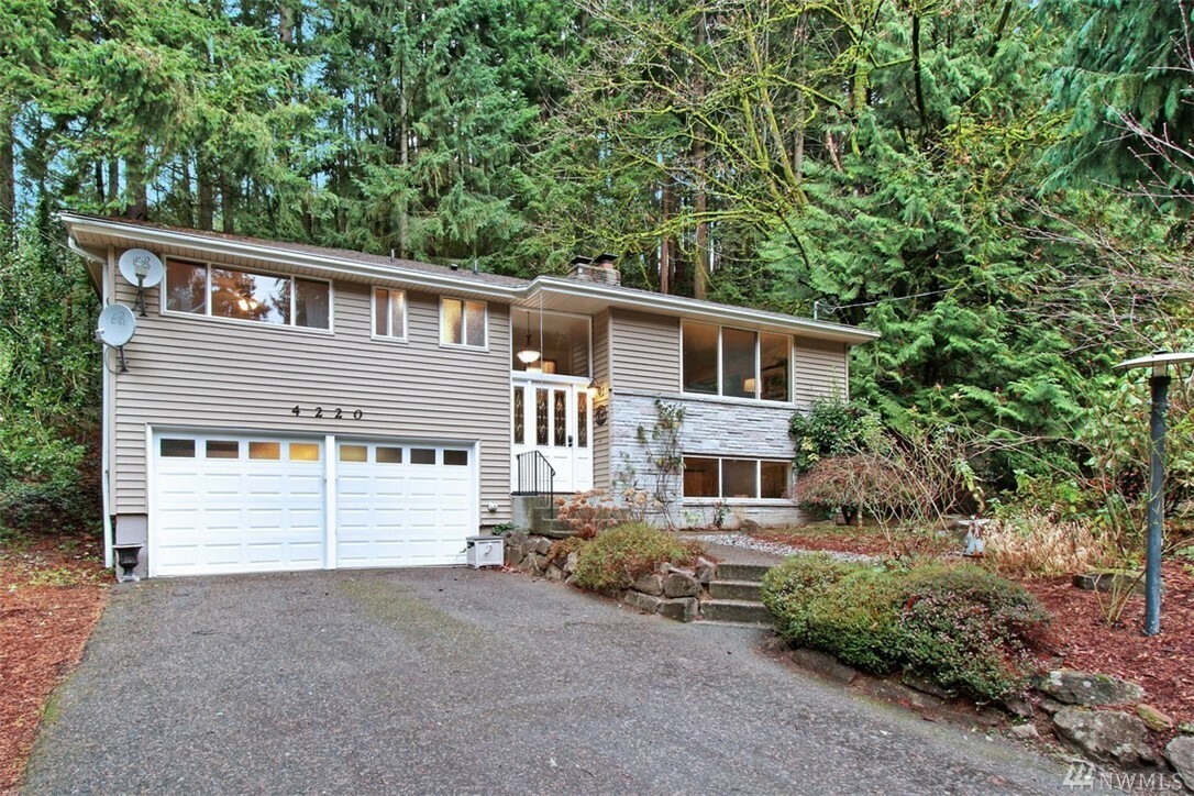 Property Photo:  4220 NE 197th St  WA 98155 