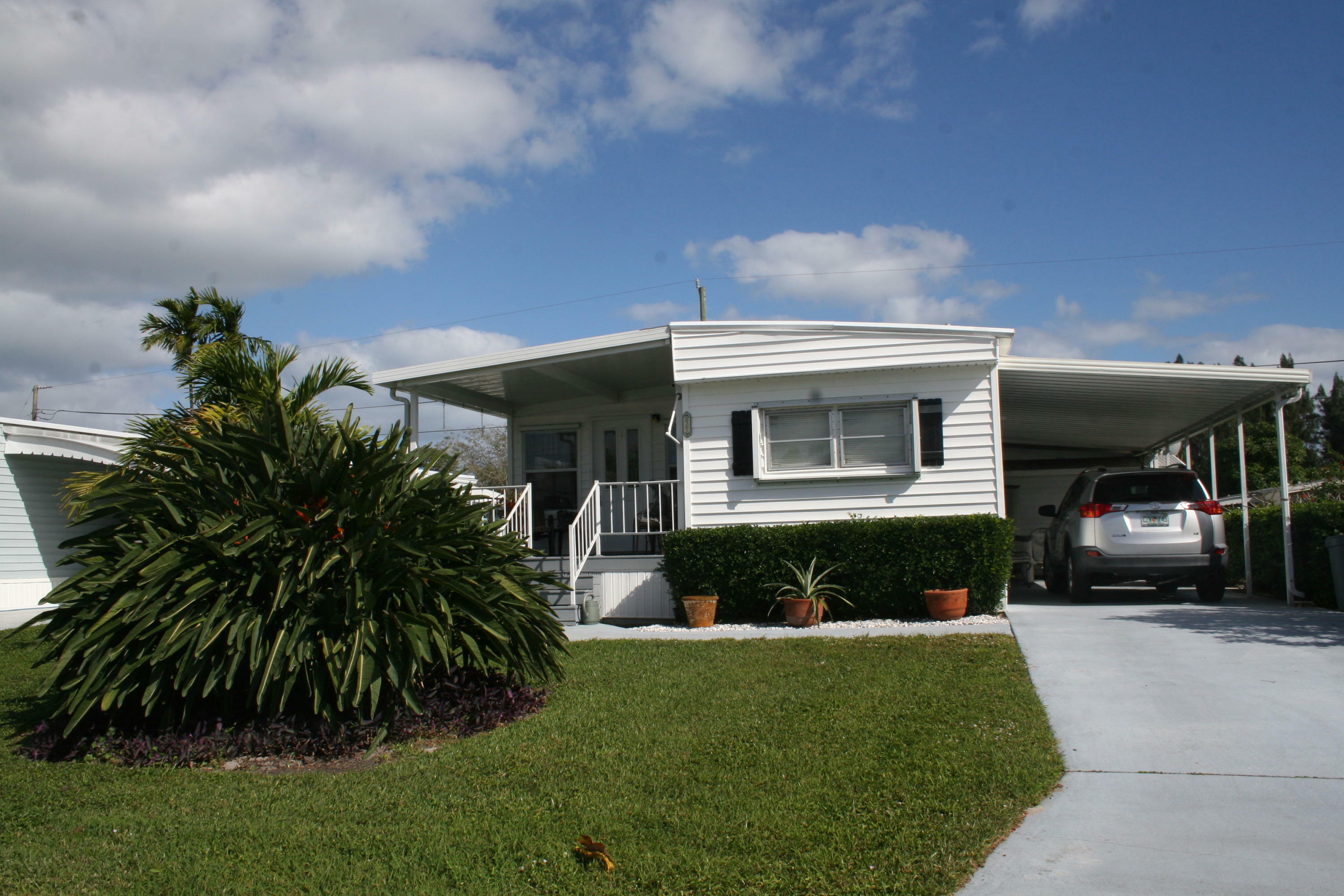 Property Photo:  8301 SE Skylark Avenue  FL 33455 