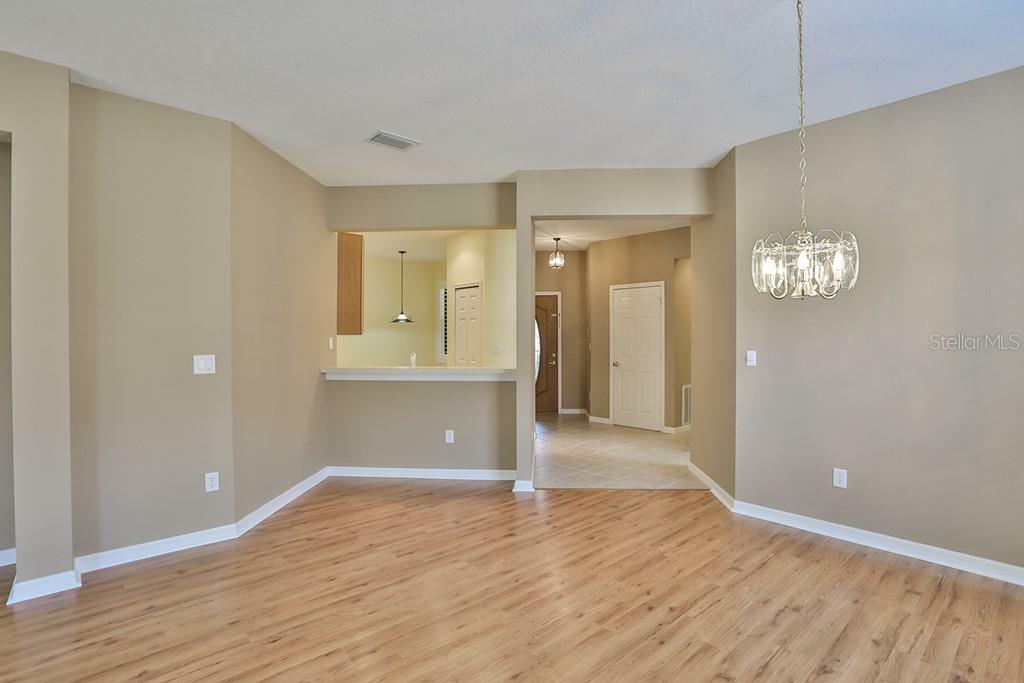 Property Photo: 336 Seneca Falls Drive FL 33572
