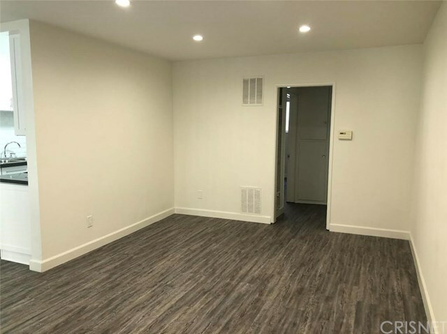 Property Photo:  7518 Lexington Avenue 2  CA 90046 