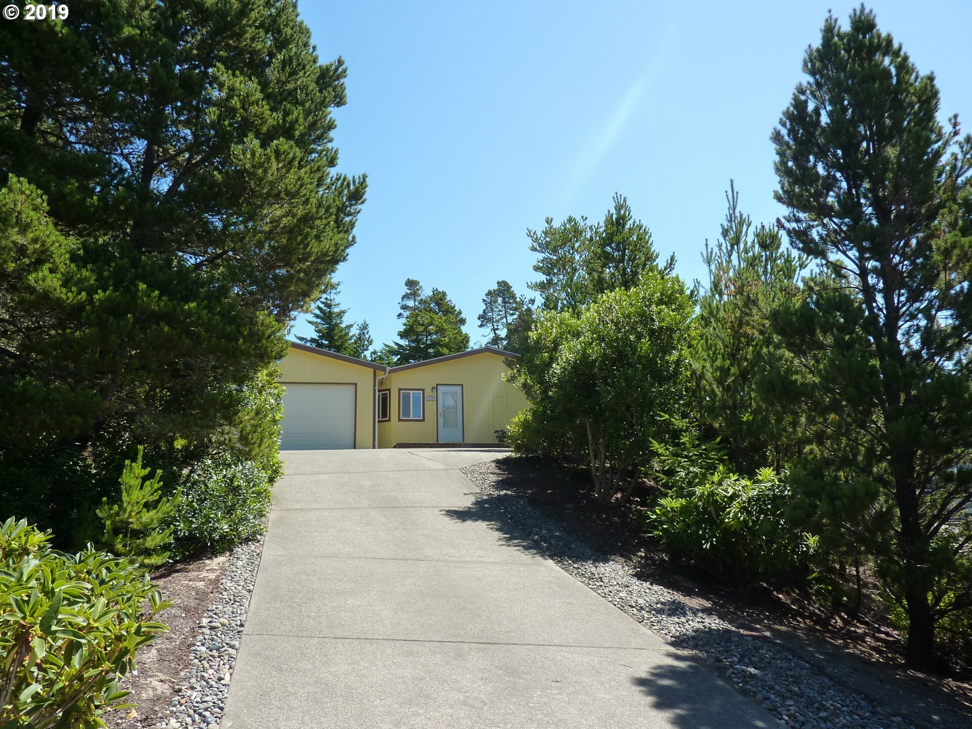 Property Photo: 340 Northridge Dr OR 97439