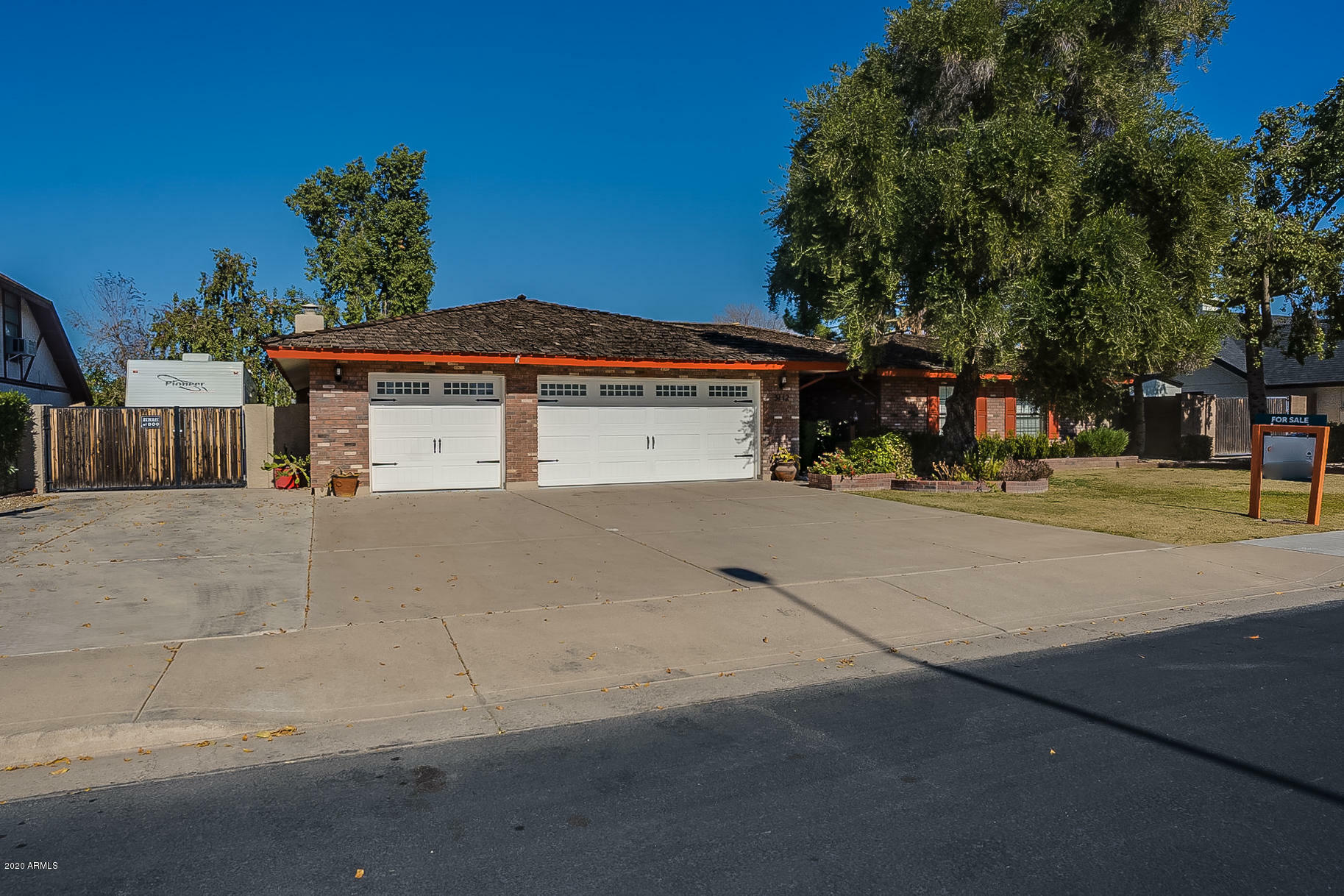 Property Photo:  3112 E Hampton Avenue  AZ 85204 