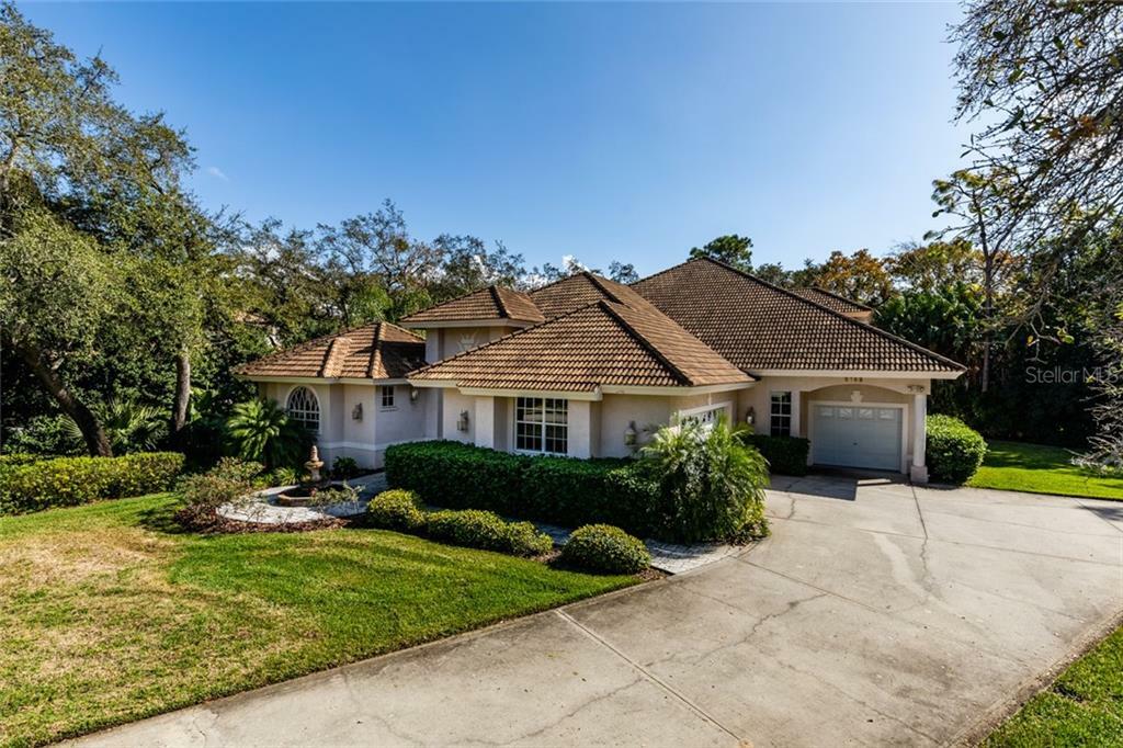 Property Photo:  2152 Glenbrook Close  FL 34683 