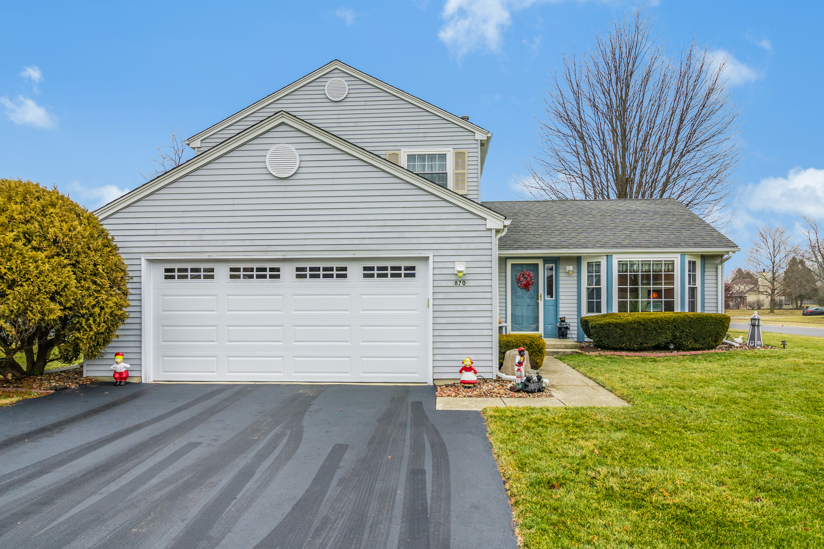 Property Photo: 870 Fieldside Lane IL 60504