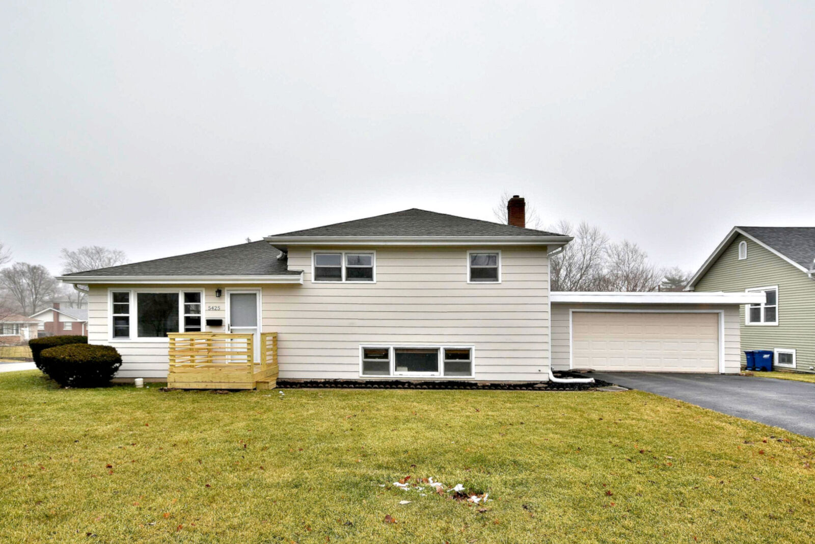 Property Photo: 5425 Cumnor Road IL 60515