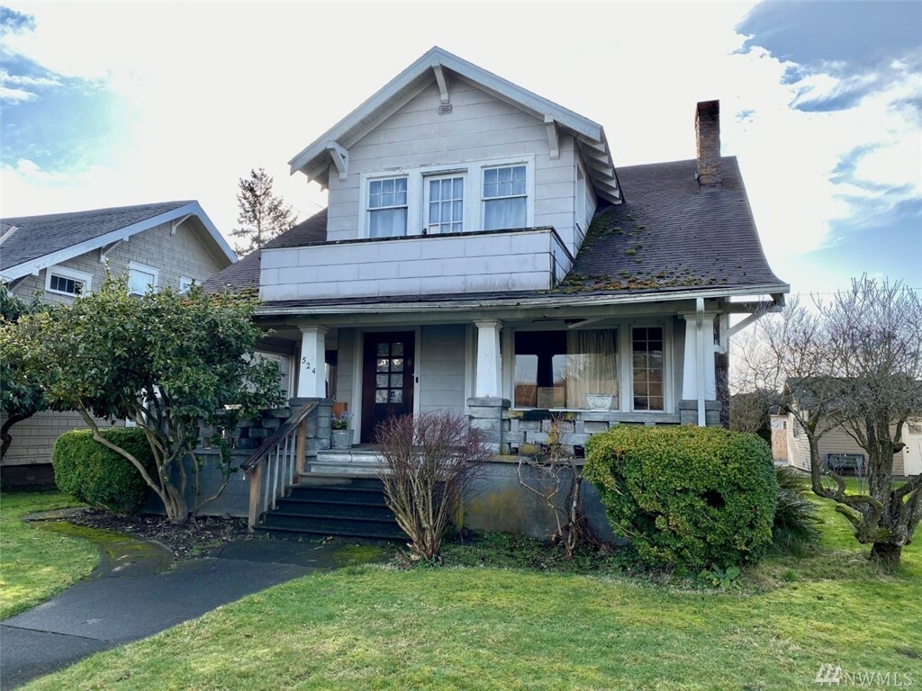 Property Photo:  524 W Pioneer Ave  WA 98371 