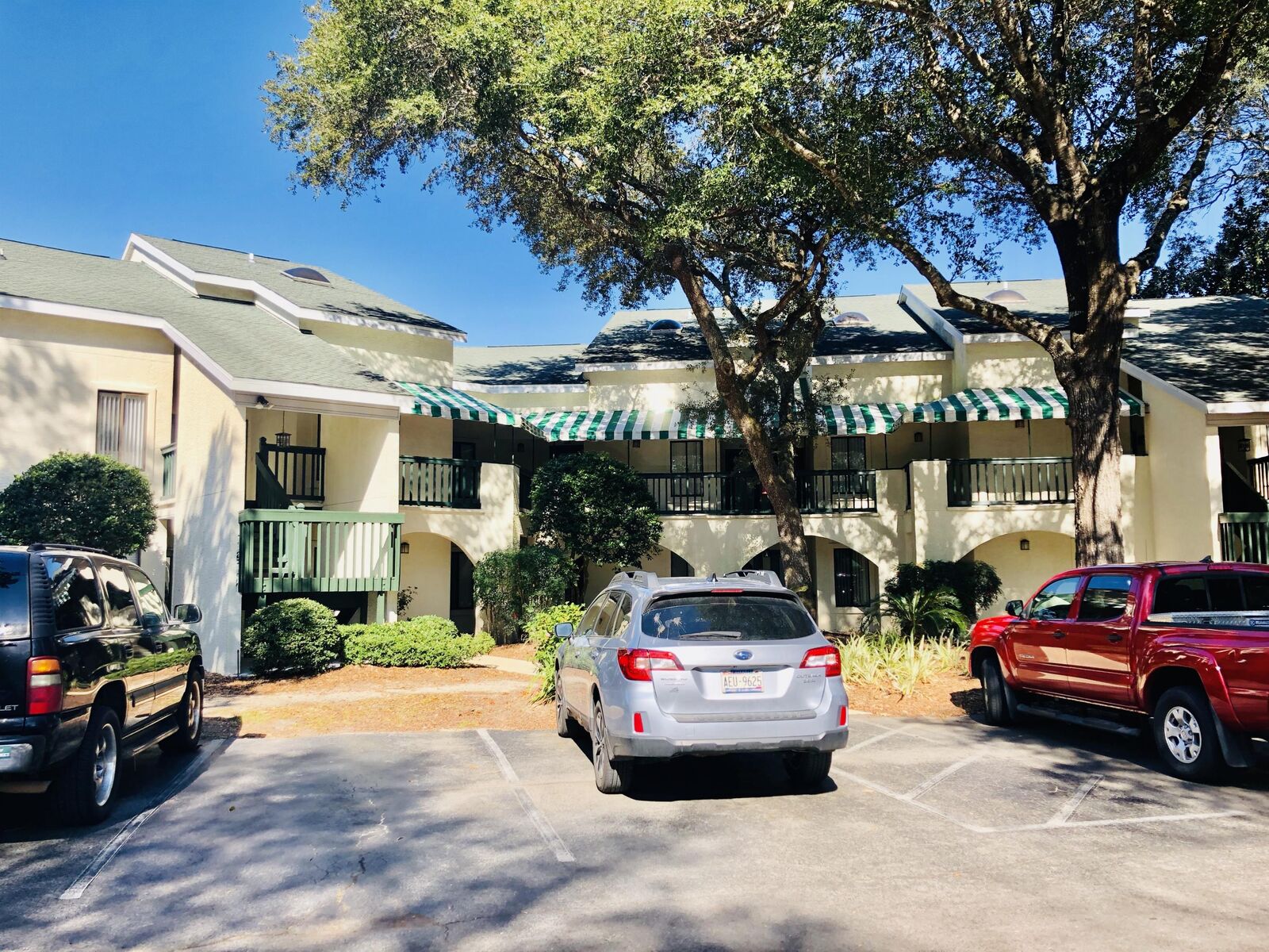 Property Photo: 207 Westlake Court 207 FL 32578