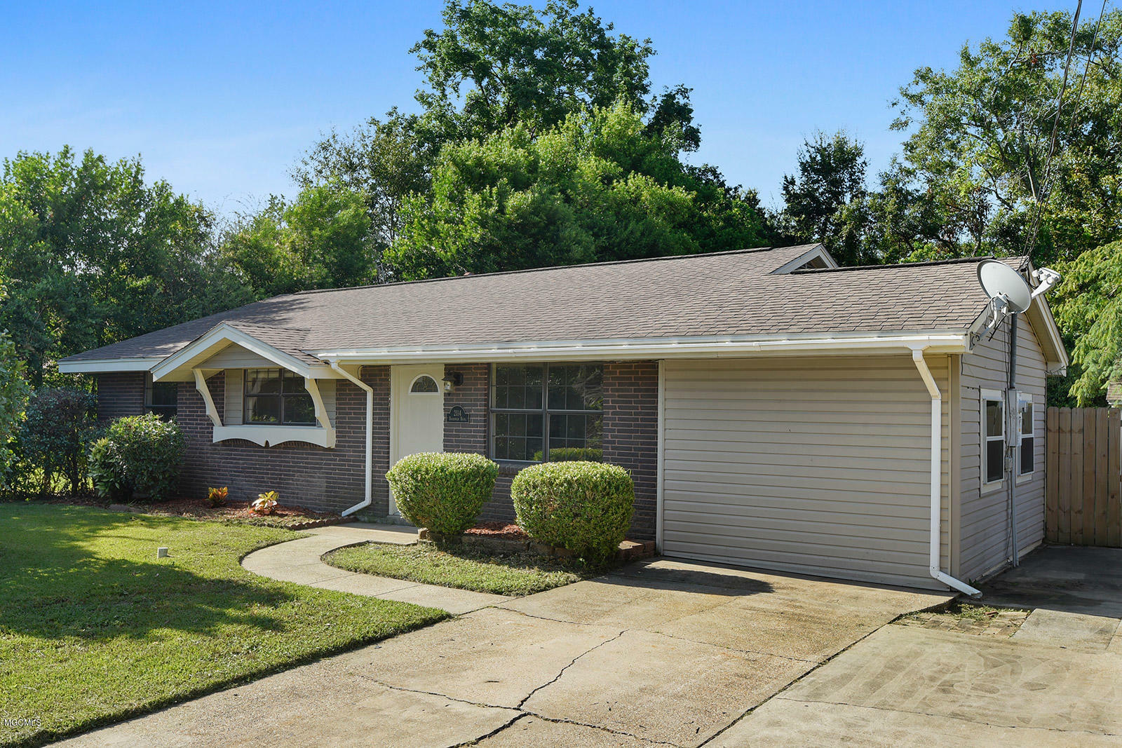 Property Photo:  2114 Boardman Boulevard  MS 39507 