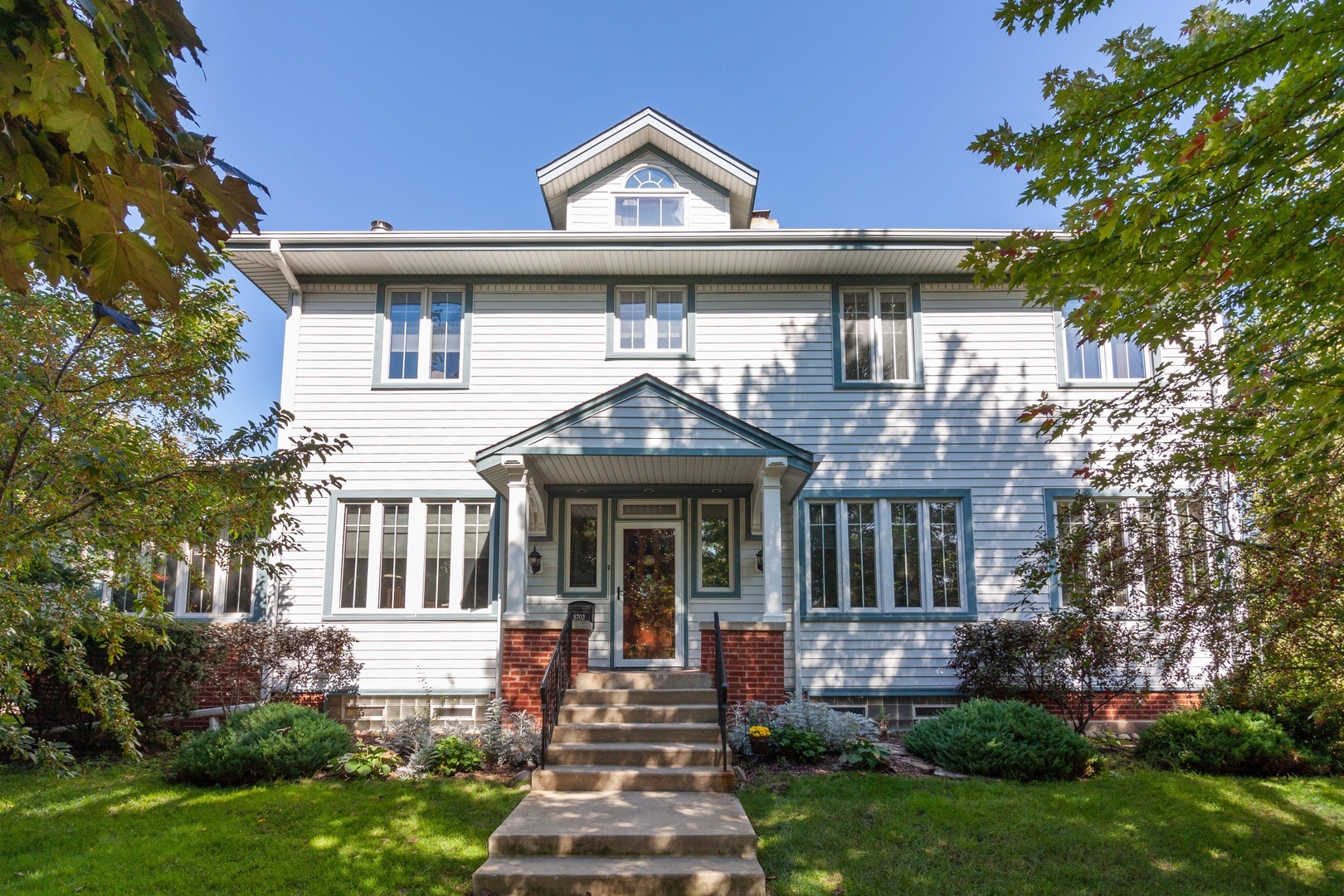 Property Photo:  5703 North Newark Avenue  IL 60631 