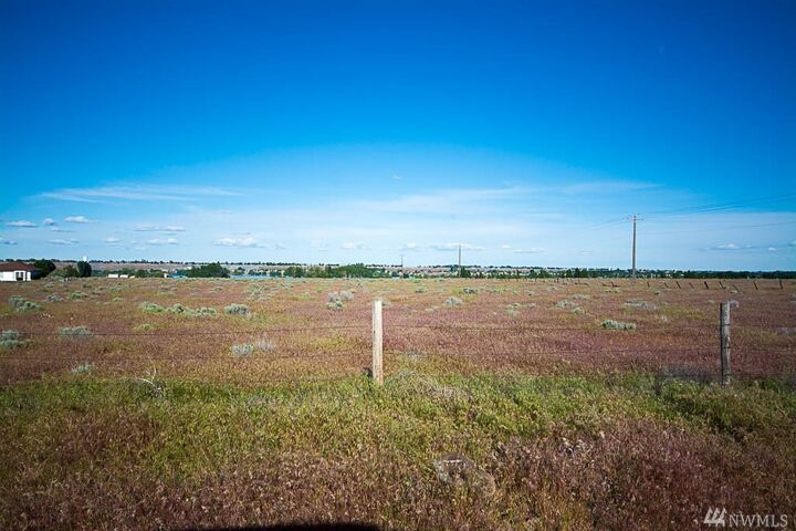 Property Photo: 5023 Road F NE WA 98837