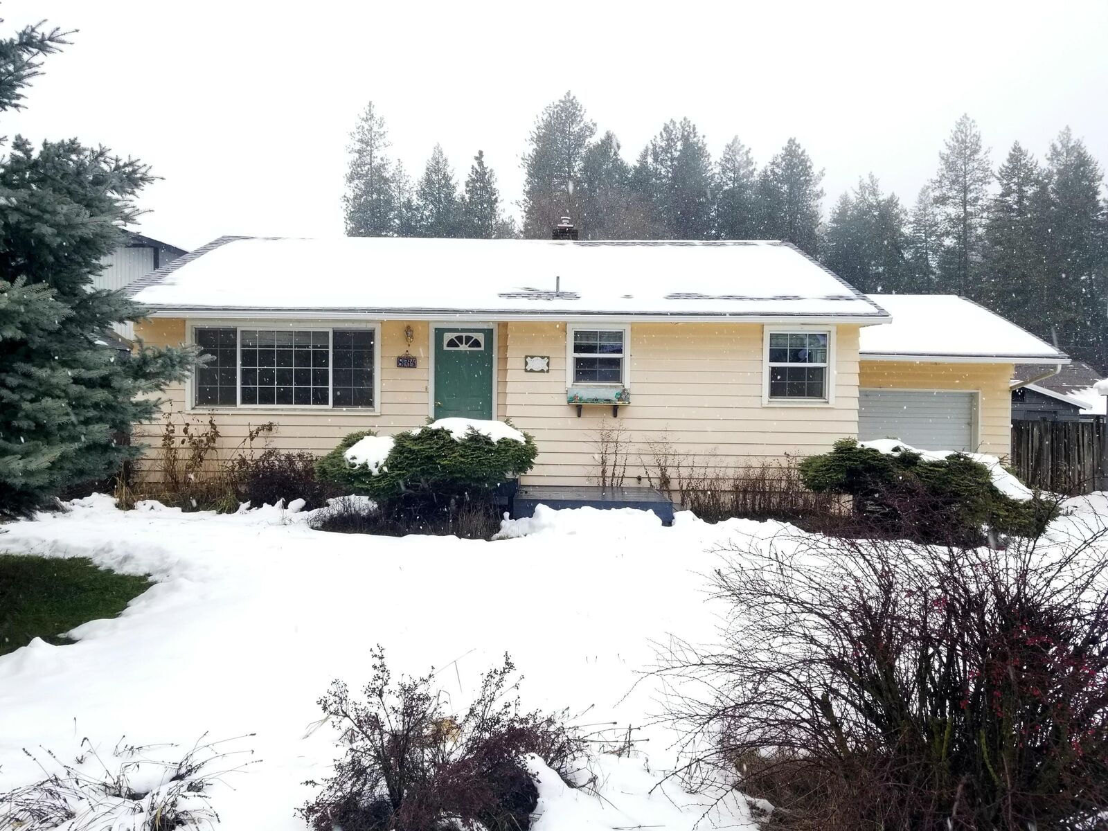 Property Photo:  874 S Cedar St  WA 99114 