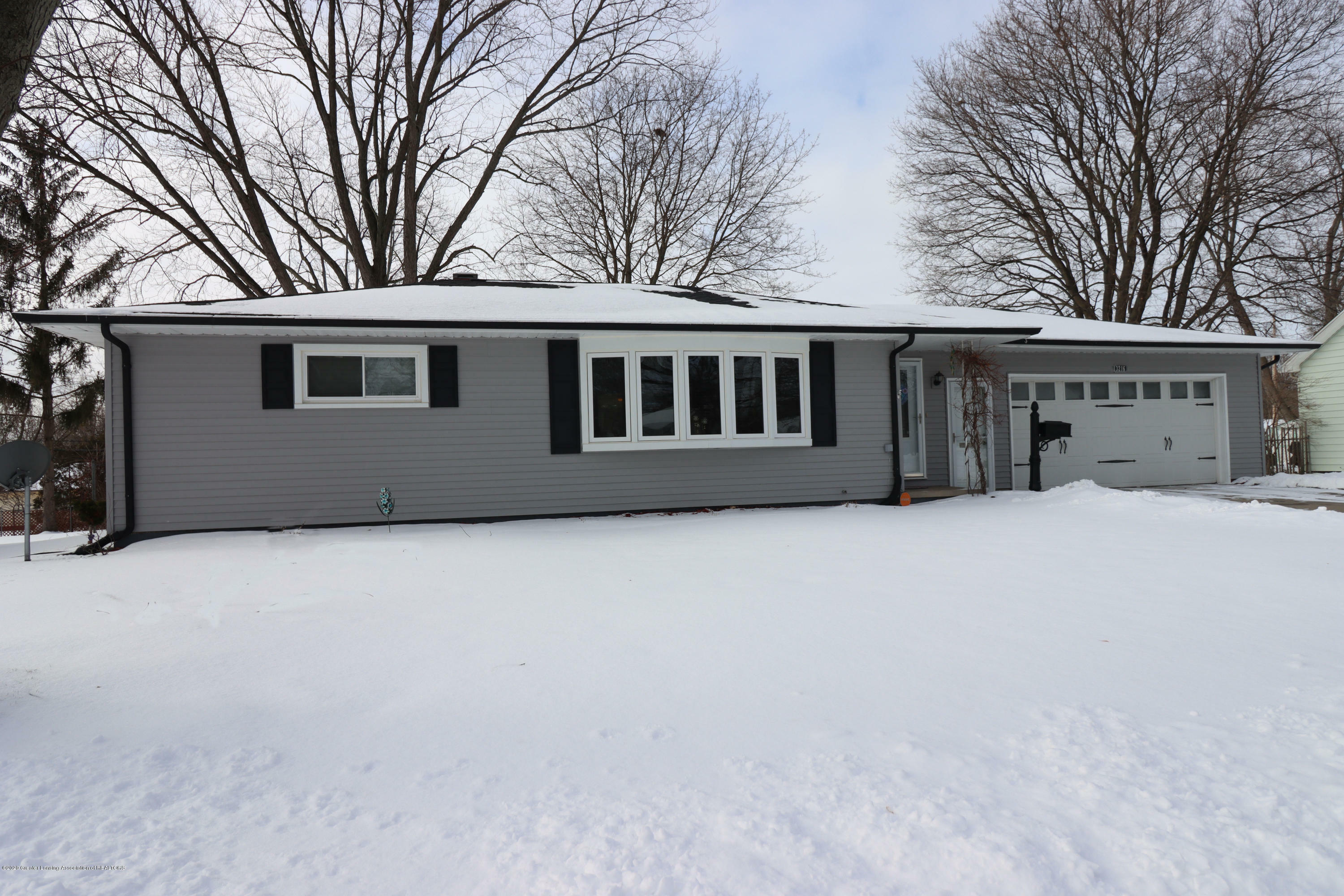 Property Photo:  3216 S Deerfield Avenue  MI 48911 