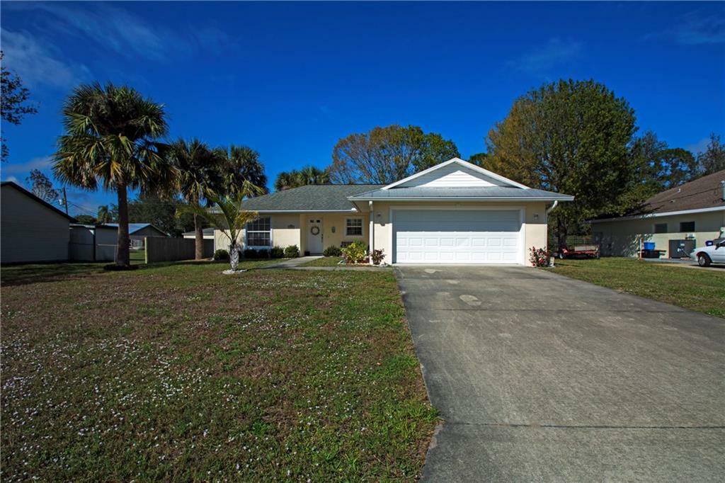 Property Photo:  636 19th Place SW  FL 32962 