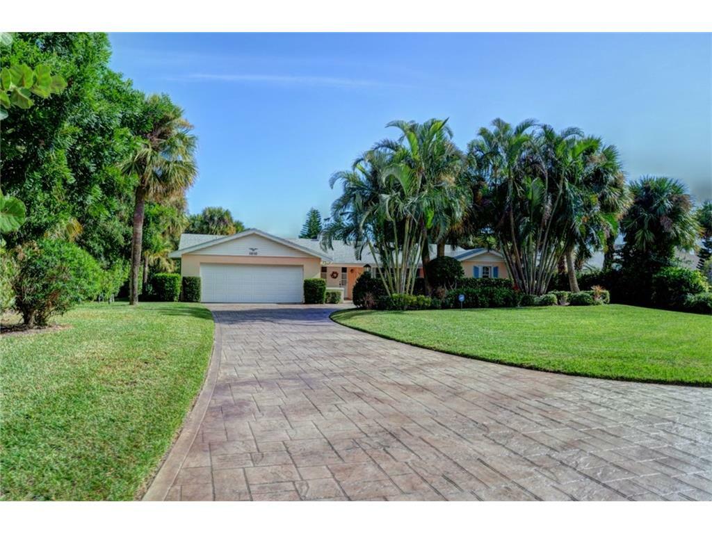Property Photo: 1010 Treasure Lane FL 32963