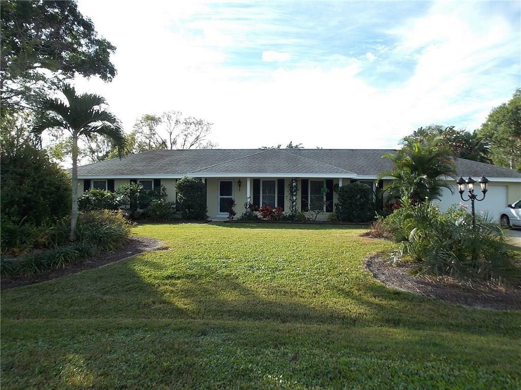 Property Photo:  1035 6th Place  FL 32962 