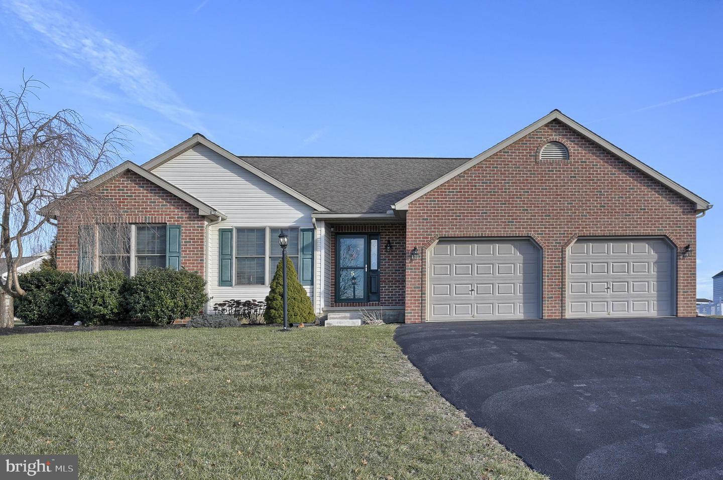 Property Photo:  5 Mantis Court  PA 17067 