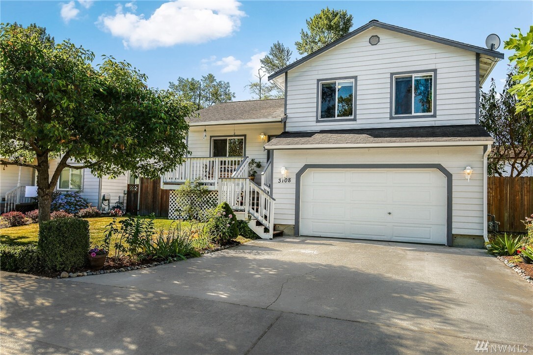 Property Photo: 3108 Rosewood Street WA 98273