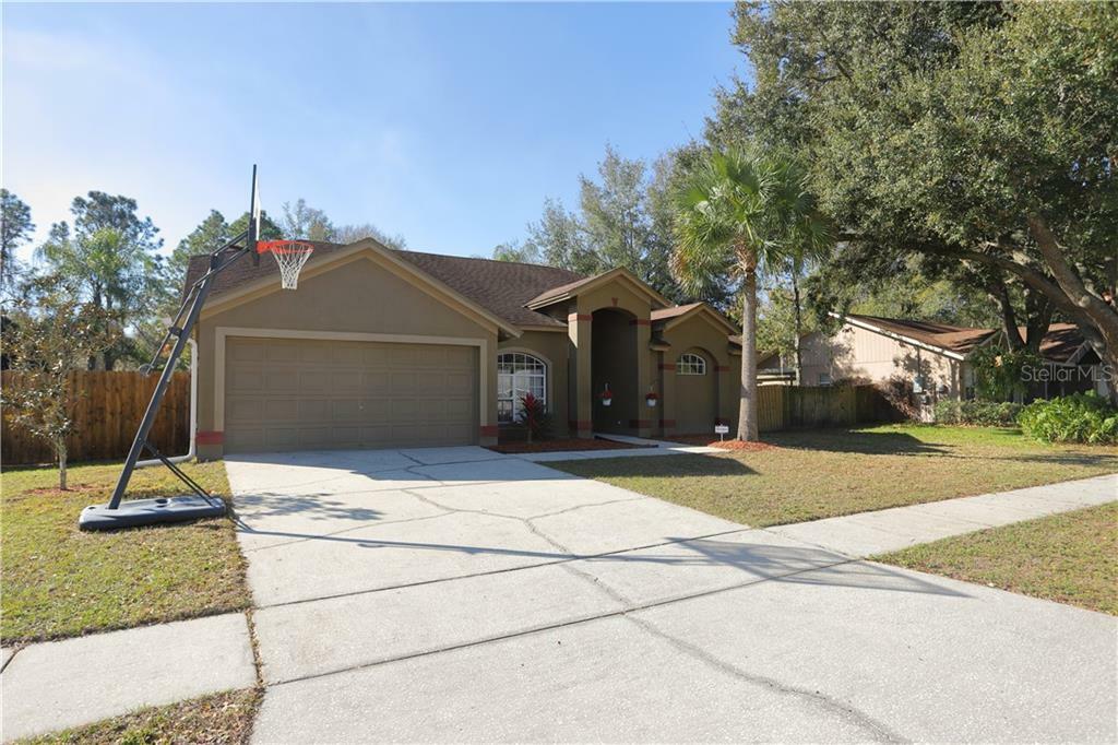 Property Photo:  9722 Glenpointe Drive  FL 33569 