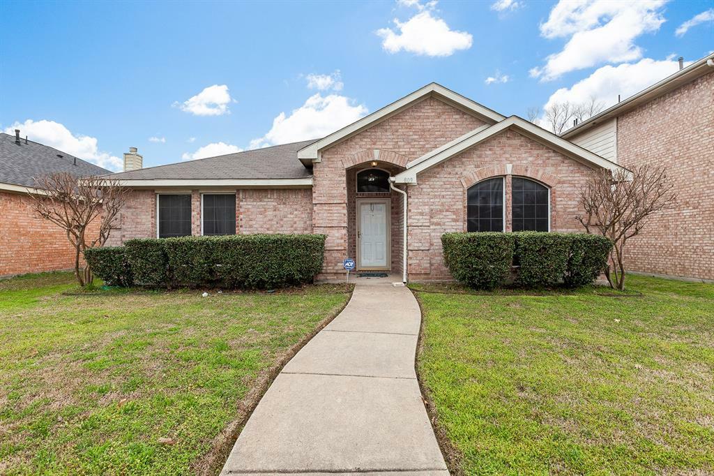 Property Photo: 809 Parker Drive TX 75181
