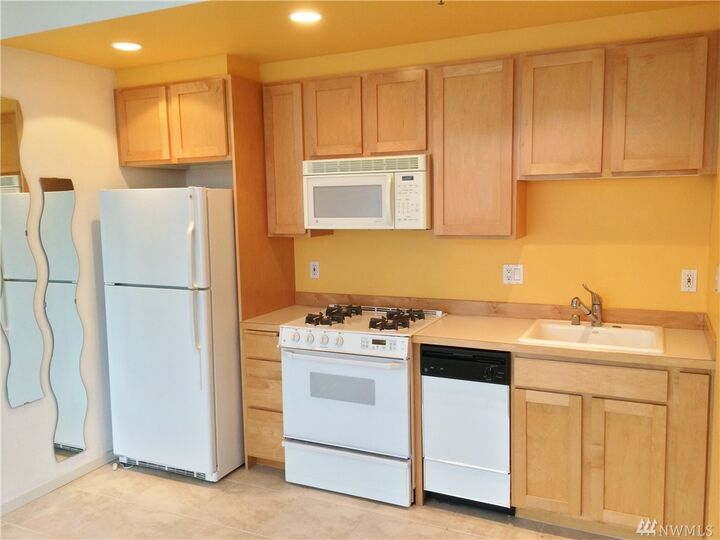 Property Photo:  2801 1st Ave 515  WA 98121 