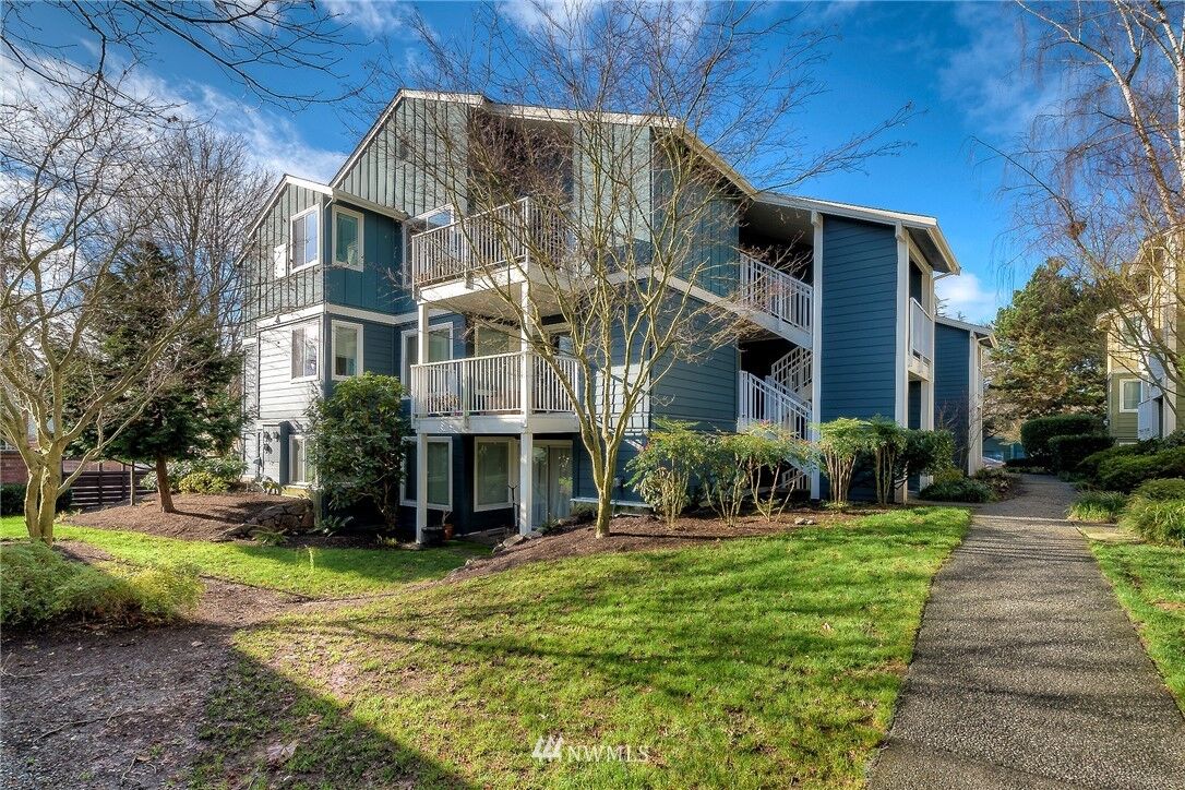 Property Photo:  300 N 130th Street 9302  WA 98133 