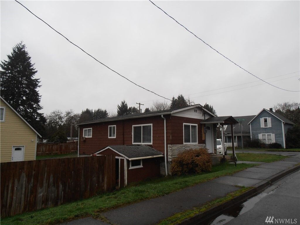 Property Photo: 121 Oak Street WA 98591