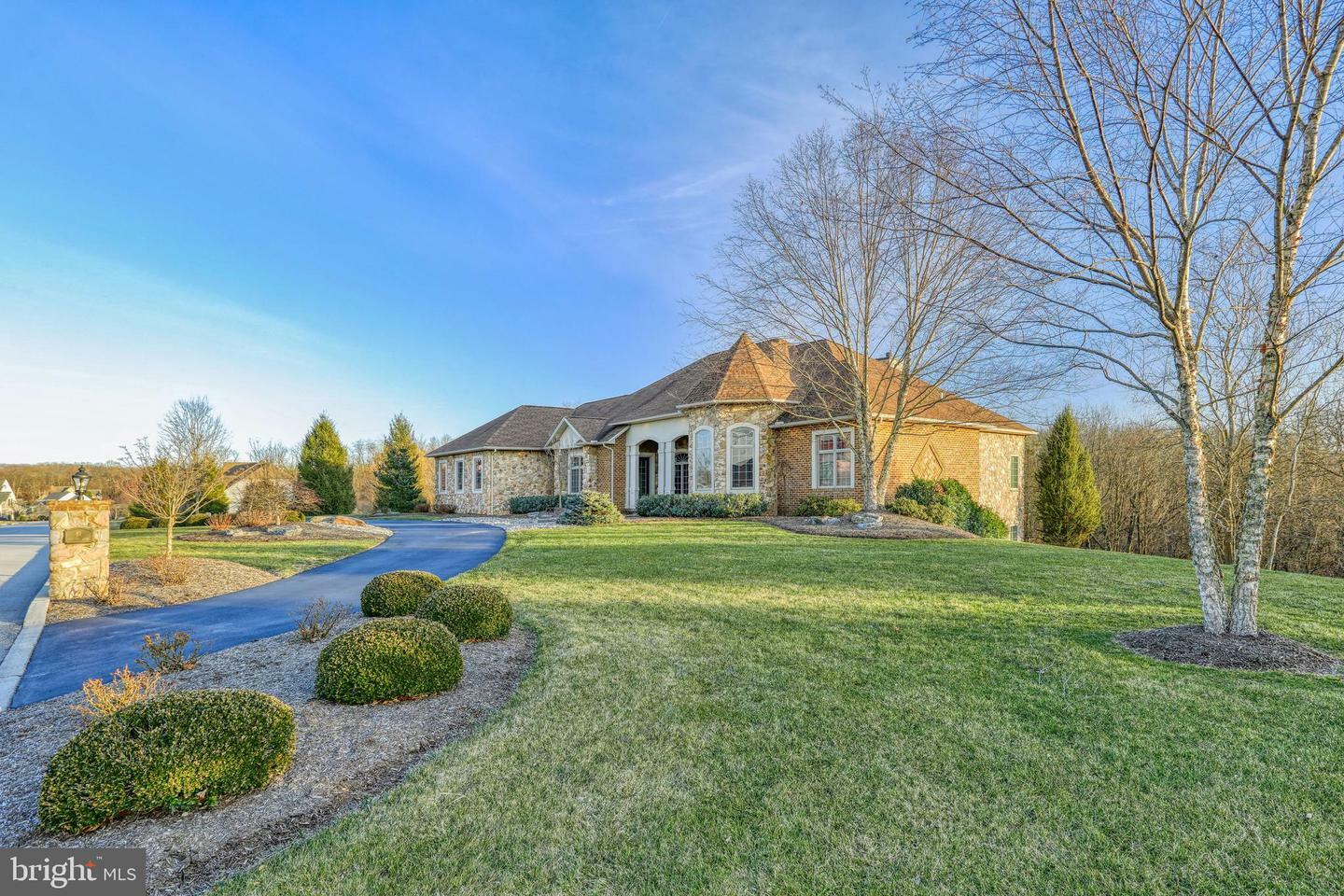 Property Photo:  81 Foxfire Lane  PA 17339 