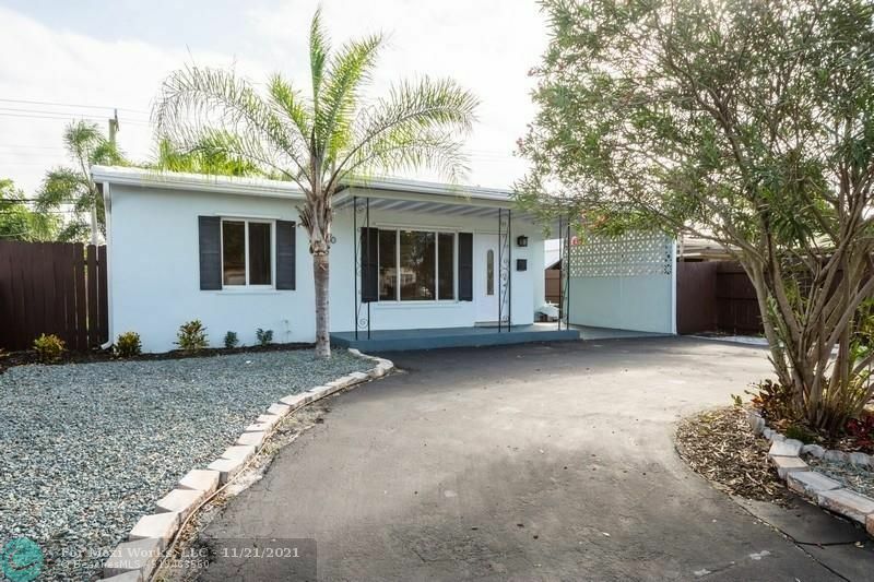 Property Photo: 440 NE 51st St FL 33334