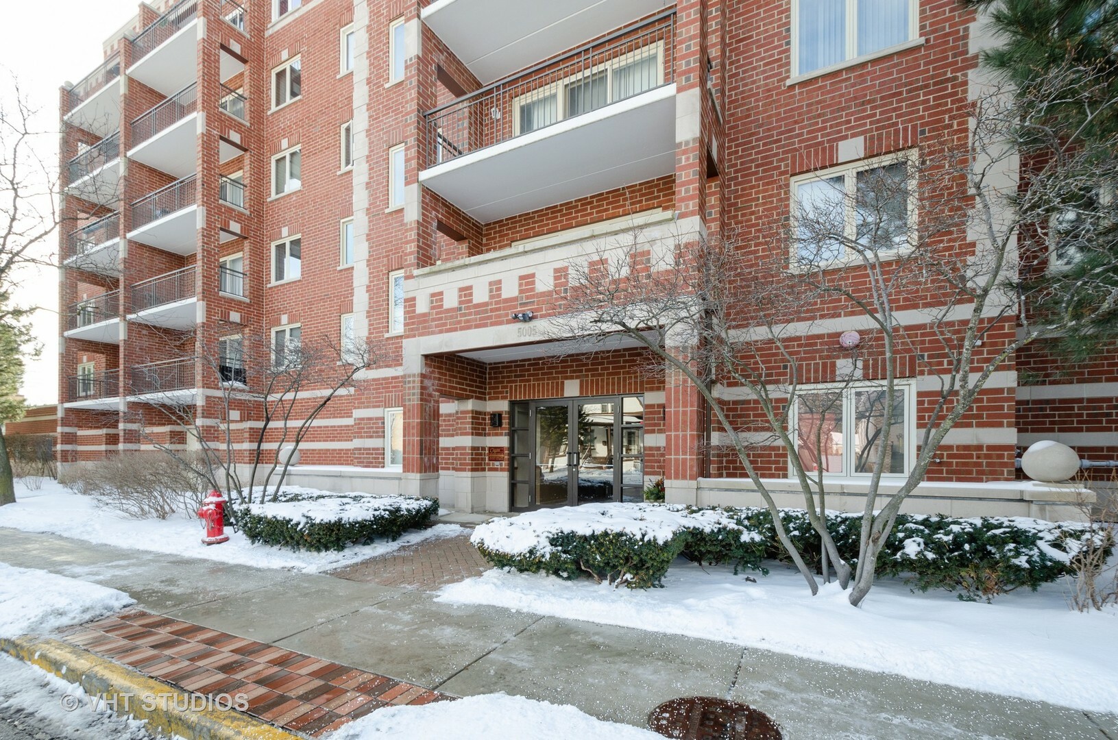 Property Photo:  5005 Warren Street 2-304  IL 60077 