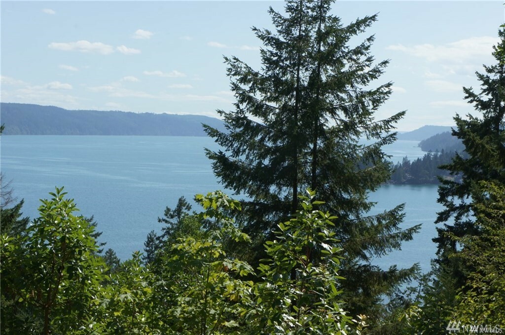 Property Photo:  101 Cirque Dr  WA 98320 