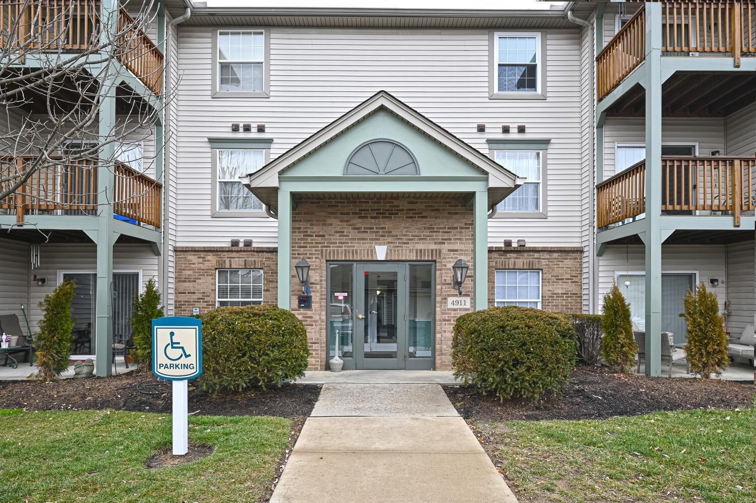 Property Photo: 4911 N Arbor Woods Ct 104 OH 45248