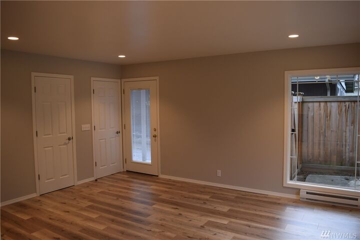 Property Photo: 295 1st Ave NW WA 98027