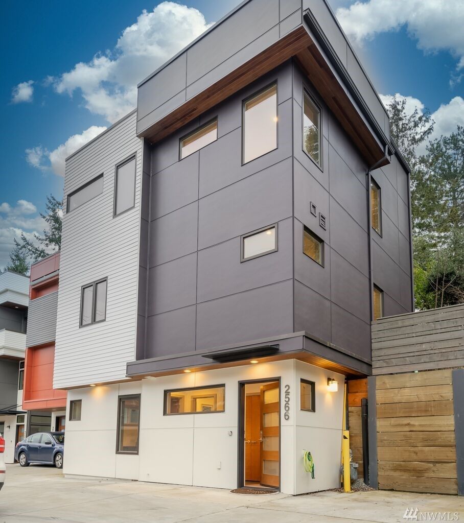 Property Photo:  2566  3rd Avenue W  WA 98119 
