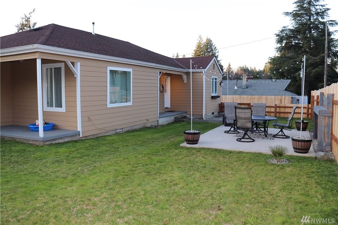 Property Photo:  502 Grandview Ave  WA 98584 