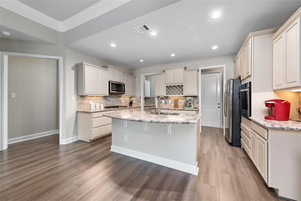 Property Photo:  9806 Santa Anita Drive  TX 77523 